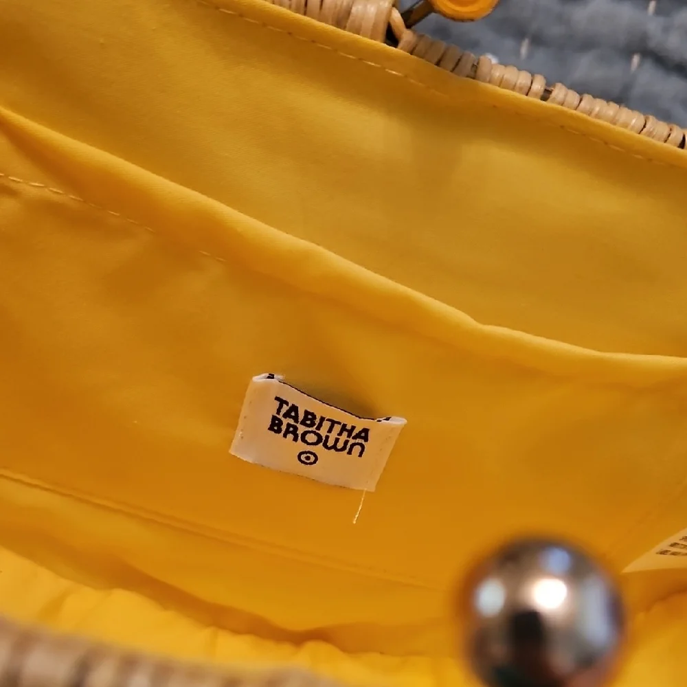 New, Handcrafted, Tan and White, Lemon-Shaped Woven Clutch - Picture 4 of 7